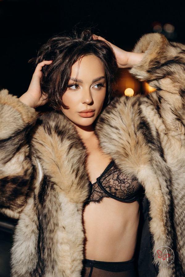 Anna Alamro, editorial photoshoot