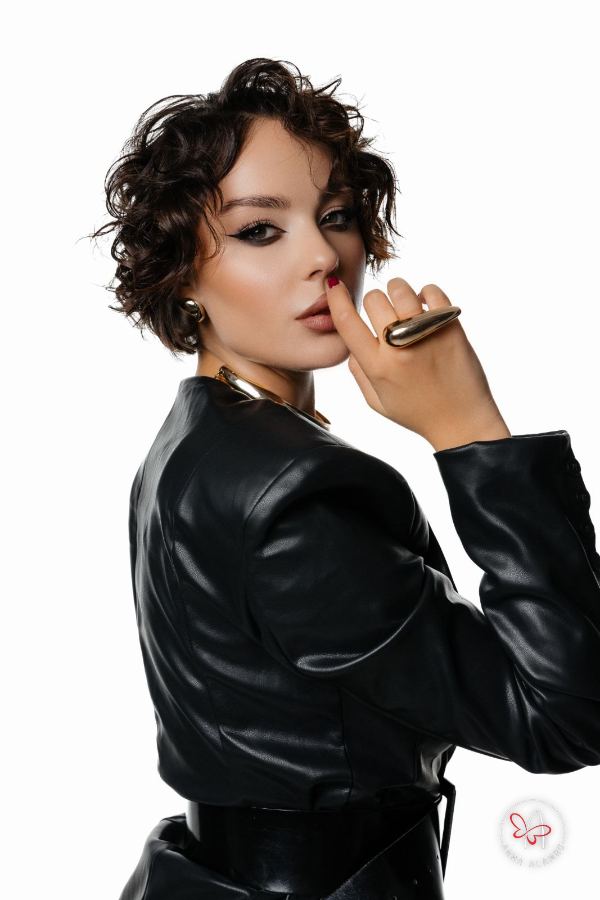 Anna Alamro, editorial photoshoot