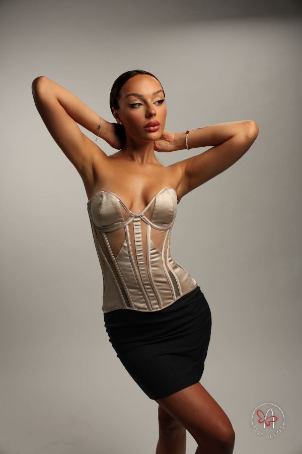 Anna Alamro, editorial photoshoot