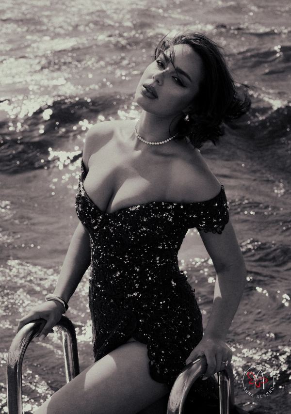 Anna Alamro on the Riviera